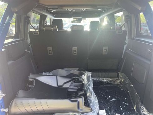 New 2025 Ford Bronco Badlands image 32