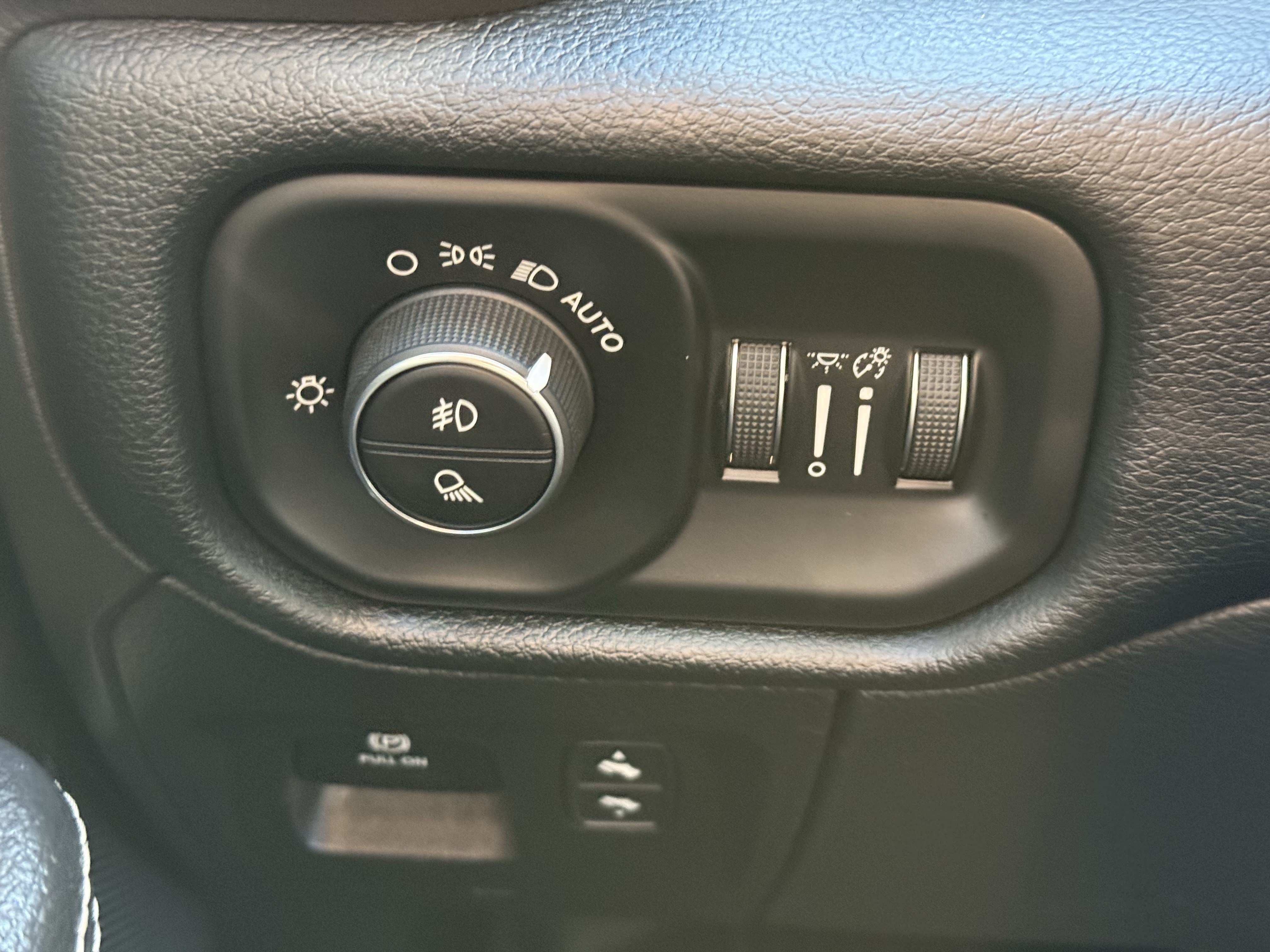 Used 2021 RAM 1500 Laramie AWD/4WD image 29