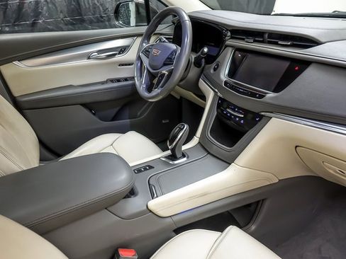 Used 2019 Cadillac XT5 Luxury image 28