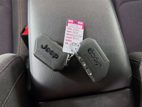 Used 2024 Jeep Gladiator Sport AWD/4WD image 32