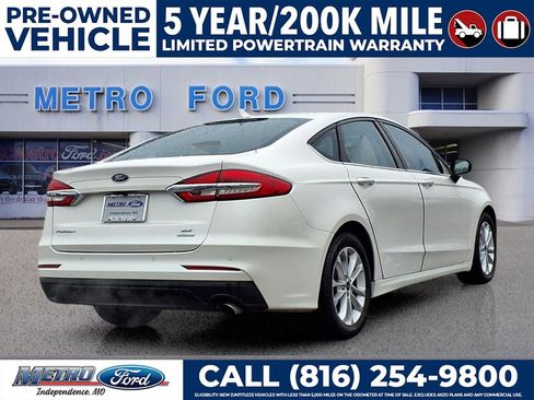 Used 2020 Ford Fusion SE image 3
