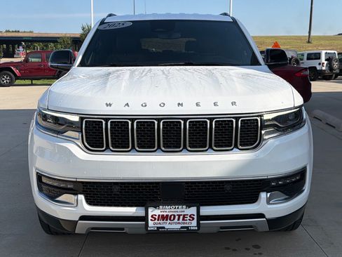 Used 2025 Jeep Wagoneer L Series II AWD/4WD image 3