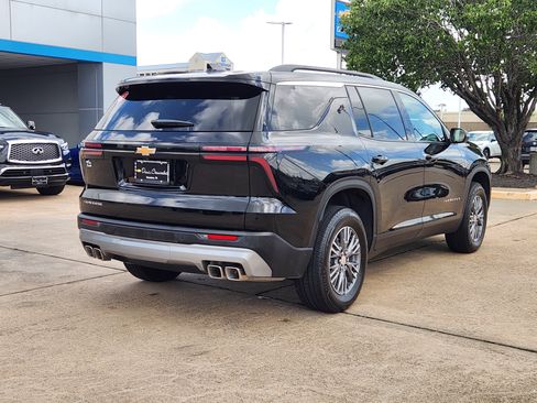 Used 2026 Chevrolet Traverse LT FWD image 6