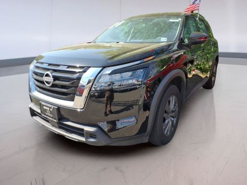 Used 2024 Nissan Pathfinder SV AWD/4WD image 2
