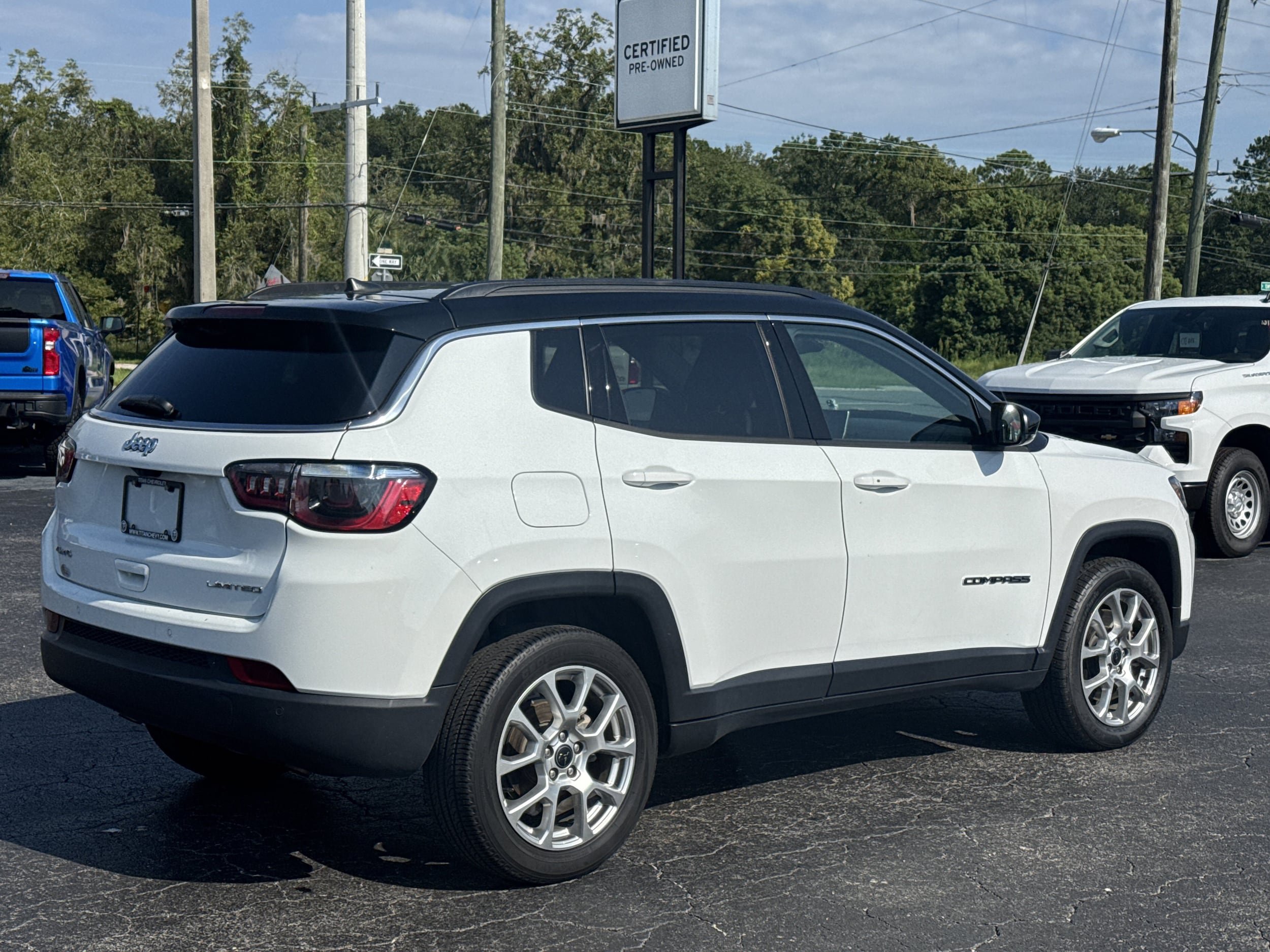 Used 2025 Jeep Compass Limited AWD/4WD image 9