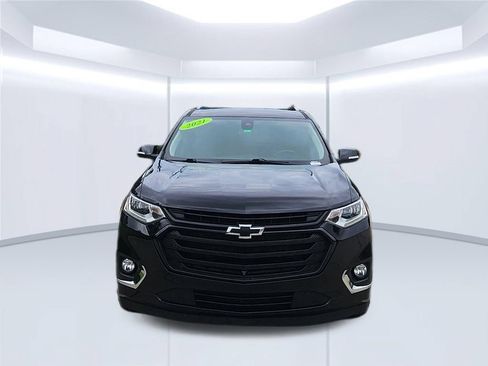 Used 2021 Chevrolet Traverse Premier w/ LPO, Black Accent Package FWD image 2