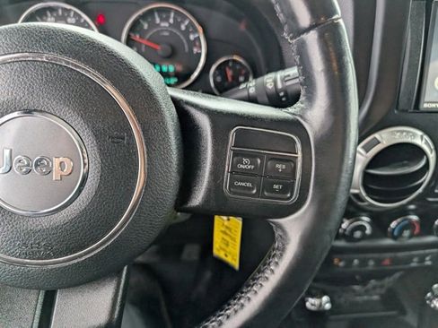 Used 2017 Jeep Wrangler Unlimited Sahara w/ Connectivity Group image 13