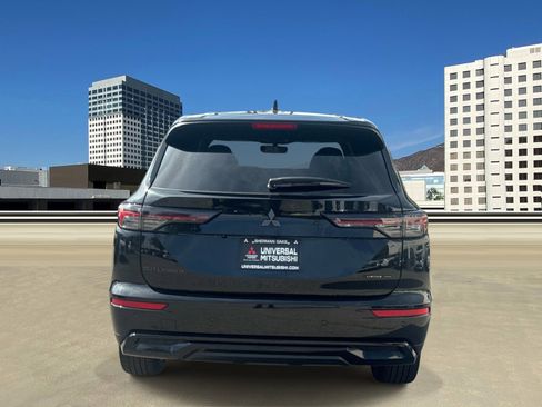 New 2026 Mitsubishi Outlander LE image 4