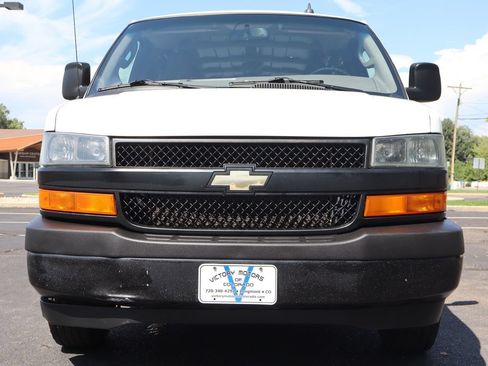 Used 2018 Chevrolet Express 2500 Extended RWD image 13