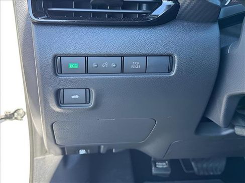 Used 2022 Nissan Sentra SV w/ All-Weather Package image 18