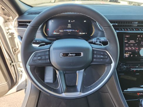 New 2025 Jeep Grand Cherokee Altitude AWD/4WD image 17