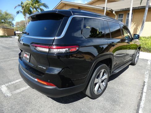 Used 2022 Jeep Grand Cherokee L Limited w/ Luxury Tech Group II image 8