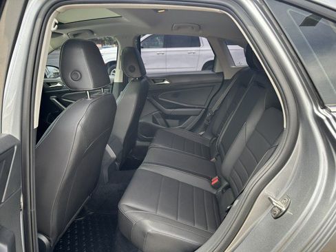 Used 2024 Volkswagen Jetta SE FWD image 13