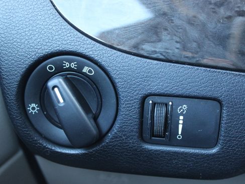 Used 2019 Dodge Grand Caravan SE image 22