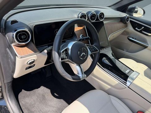 Used 2024 Mercedes-Benz GLC 300 4MATIC image 4