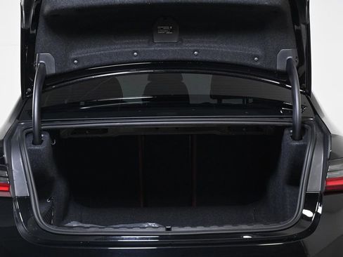 Used 2025 BMW 330i Sedan w/ Convenience Package image 21