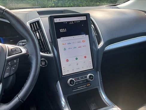 Used 2024 Ford Edge Titanium image 9