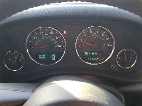 Used 2015 Jeep Wrangler Unlimited Rubicon w/ Connectivity Group image 12