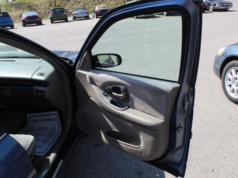 Used 1998 Chevrolet Lumina Sedan w/ Preferred Equipment Group 1 image 19