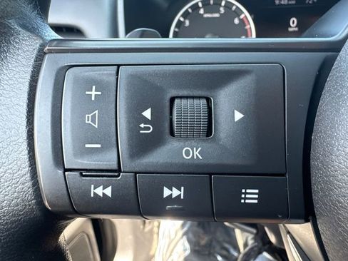 Used 2024 Nissan Rogue S image 28