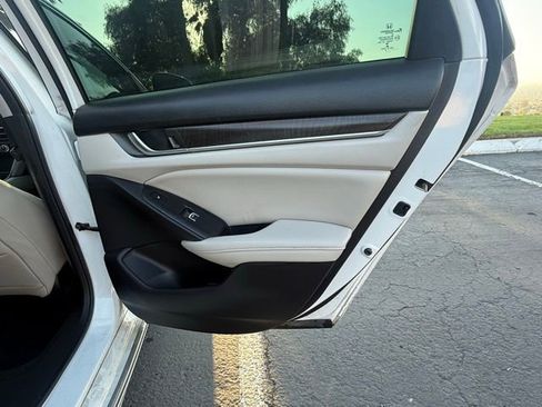Used 2019 Honda Accord Touring image 14
