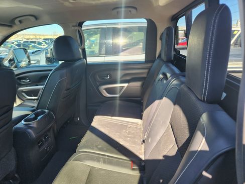 Used 2016 Nissan Titan PRO-4X image 11