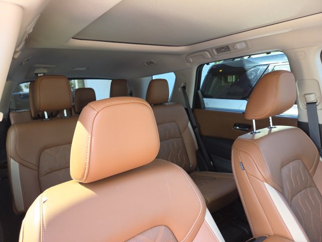 Certified 2026 Nissan Pathfinder Platinum w/ Lighting Package AWD/4WD image 15
