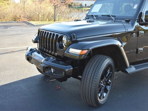 Used 2022 Jeep Wrangler Unlimited Sahara image 10