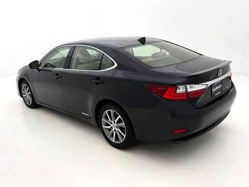 Used 2016 Lexus ES 300h w/ Luxury Package w/Wood Trim FWD image 13