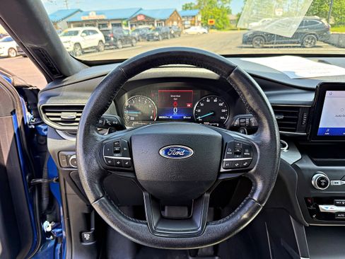 Used 2020 Ford Explorer XLT w/ Equipment Group 202A AWD/4WD image 14