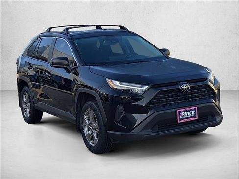 Used 2025 Toyota RAV4 LE AWD/4WD image 3
