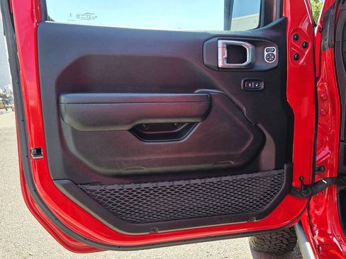 Used 2024 Jeep Wrangler Unlimited Rubicon 4xe image 11