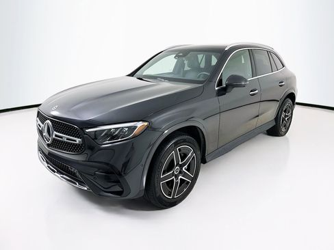 Used 2025 Mercedes-Benz GLC 300 4MATIC image 3