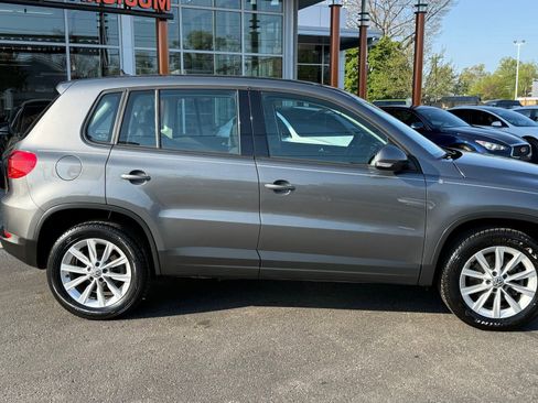 Used 2017 Volkswagen Tiguan Limited w/ Alloy Wheels Package AWD/4WD image 3