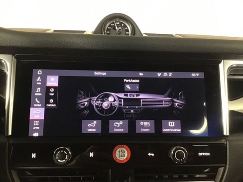 Certified 2026 Porsche Macan AWD/4WD image 34