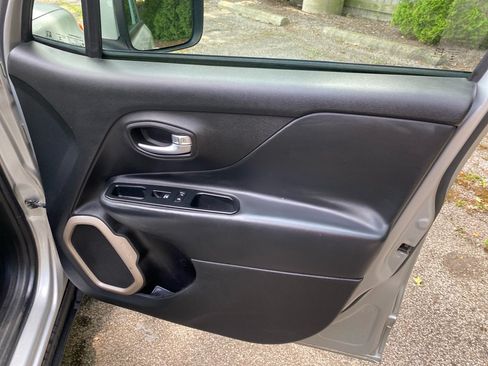 Used 2015 Jeep Renegade Limited AWD/4WD image 24