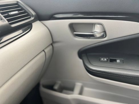 Used 2017 Honda Pilot Touring image 17