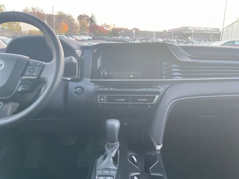 Used 2025 Toyota Camry LE image 18