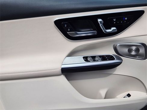 Certified 2025 Mercedes-Benz GLC 300 4MATIC image 11