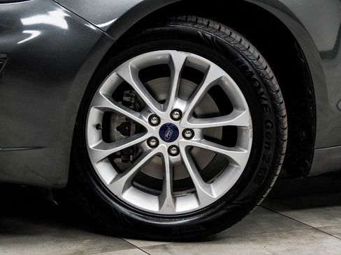 Used 2019 Ford Fusion SE image 3