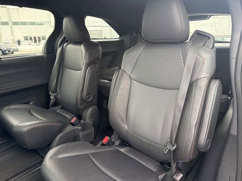 Used 2023 Toyota Sienna XSE w/ XSE Plus Package image 12