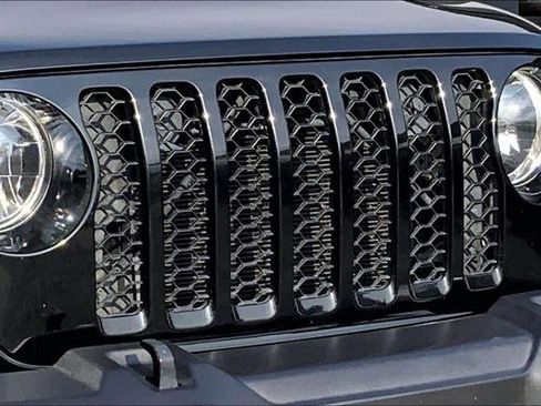 Certified 2022 Jeep Gladiator Sport image 26
