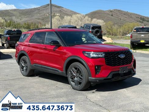 Used 2025 Ford Explorer ST-Line w/ ST-Line Street Pack AWD/4WD image 7
