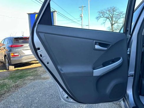 Used 2010 Toyota Prius Five image 16