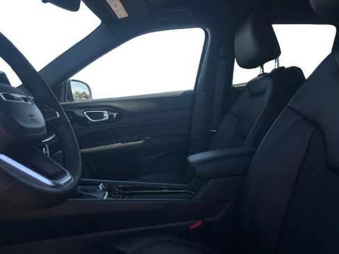 New 2026 Jeep Compass Latitude image 19