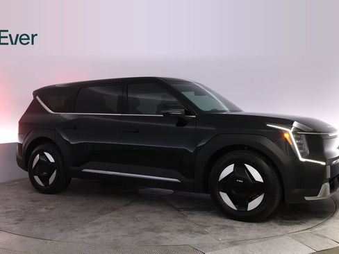 Used 2026 Kia EV9 Light RWD image 14