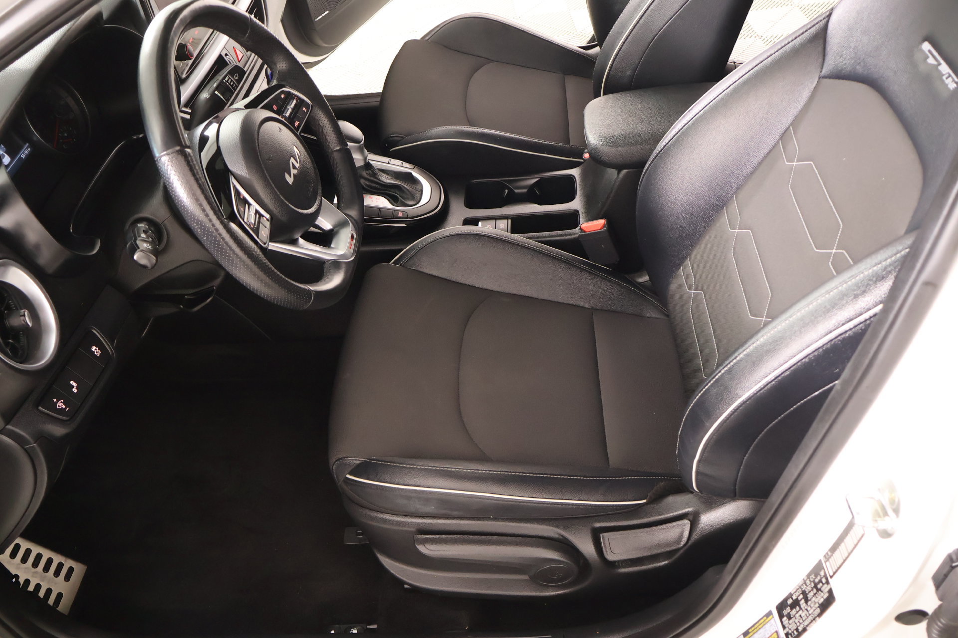 Used 2023 Kia Forte GT-Line w/ GT-Line Premium Package FWD image 11