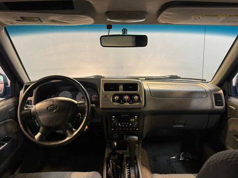 Used 2001 Nissan Frontier SE AWD/4WD image 9