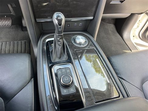 Used 2024 INFINITI QX80 Luxe image 10