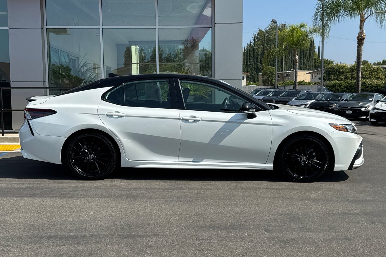 Used 2023 Toyota Camry XSE FWD image 4